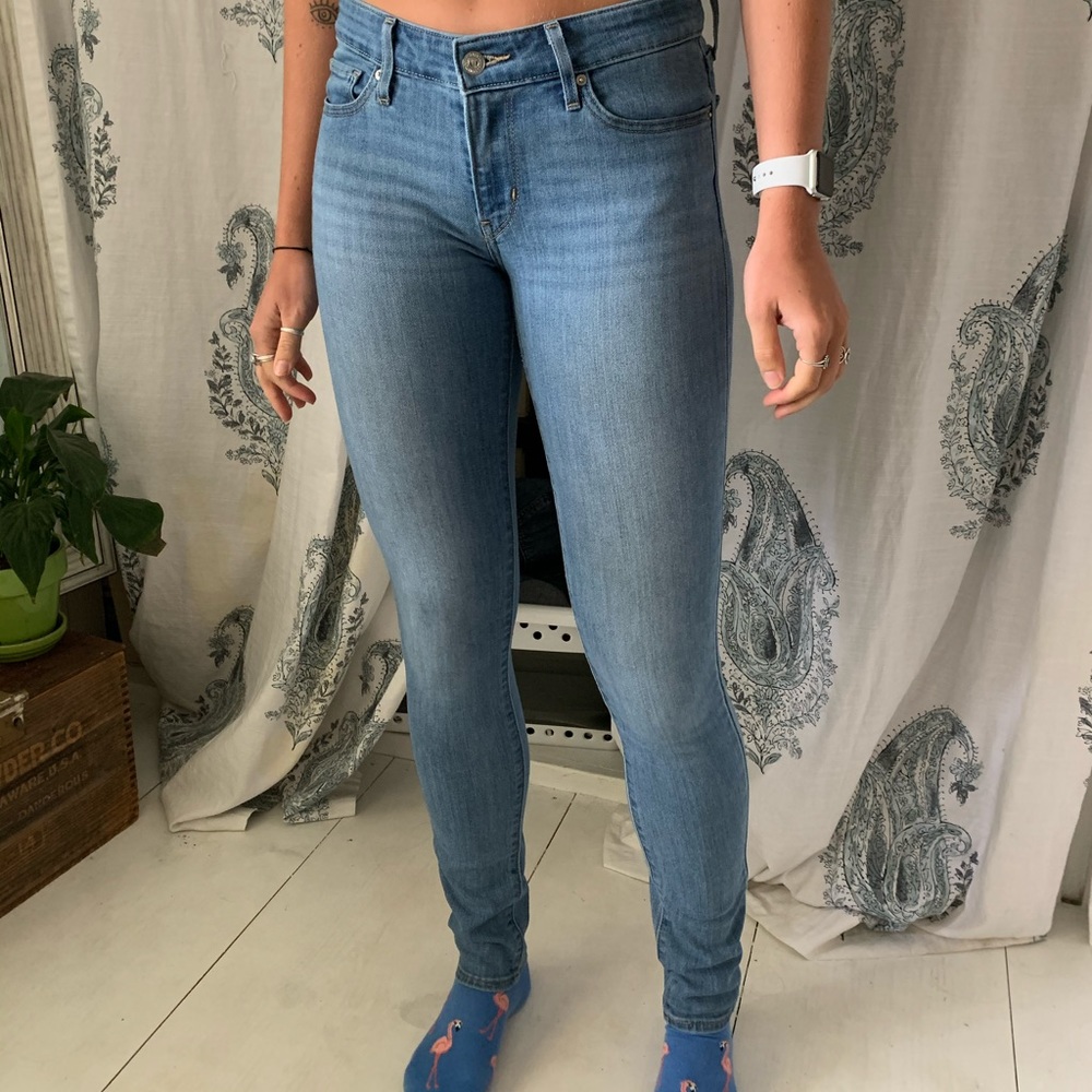 711 Levi skinny jeans